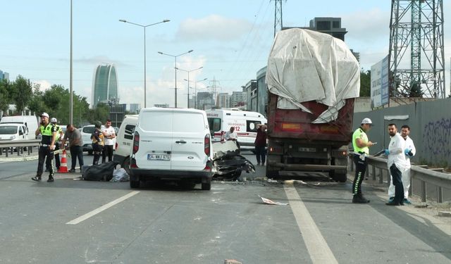 Arızalı kamyon için yola bırakılan tuğla, zincirleme kazaya neden oldu: 1 ölü