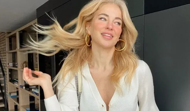 Kırmızı bikinili Burcu Esmersoy'dan yaz paylaşımı! Fit görünümü binlerce yorum aldı