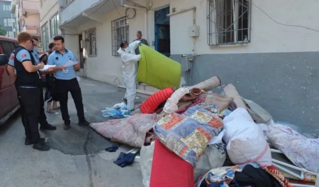 Bursa'da çöp evden 5 ton atık çıktı