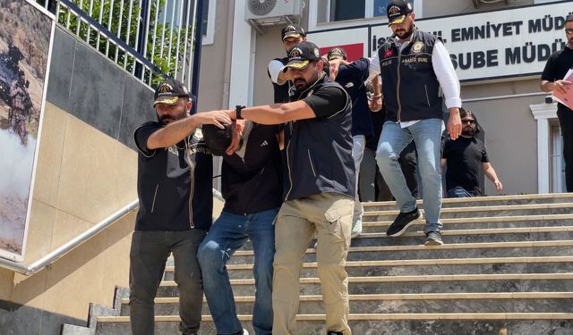 Durdurulan motosiklette uzun namlulu silah ve bomba ele geçirildi: 3 kişi tutuklandı