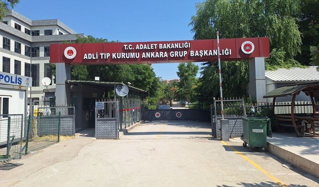 Emekli polis, cezaevinden izinli çıkıp kendisini bıçaklayan oğlunu öldürdü