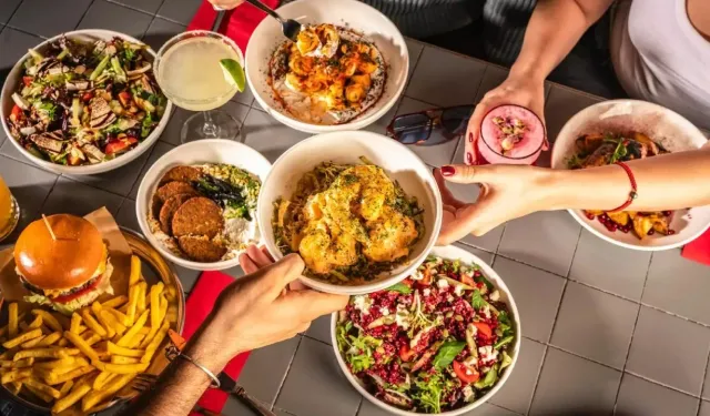 Fast food devi yüzlerce şubesini kapattı