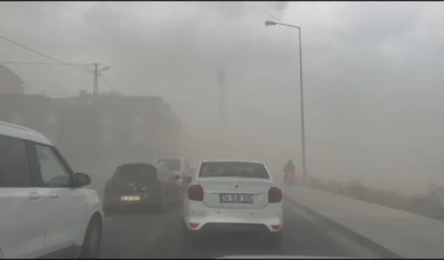 Şiddetli fırtına İstanbul'u etkisi altına aldı