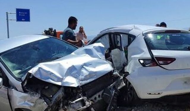 Kayseri’de otomobiller çarpıştı, 2 ölü, 9 yaralı