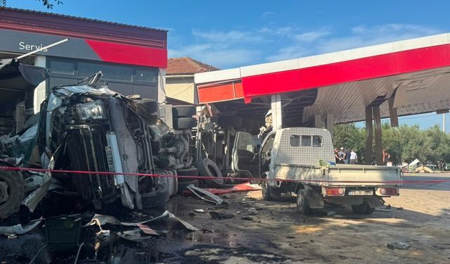 Kömür yüklü TIR, akaryakıt istasyonuna girdi: 1 ölü, 2 yaralı