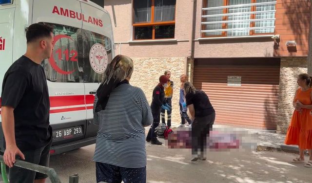 Yaslandığı korkuluk kırılınca 3. kattan düşen kadın hayatını kaybetti