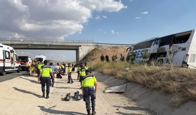 Ankara-Niğde Otoyolu'nda yolcu otobüsü kontrolden çıktı