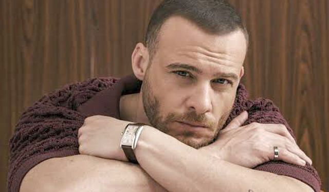 Kerem Bürsin sevenlerini korkuttu: Hastane odasından paylaştı