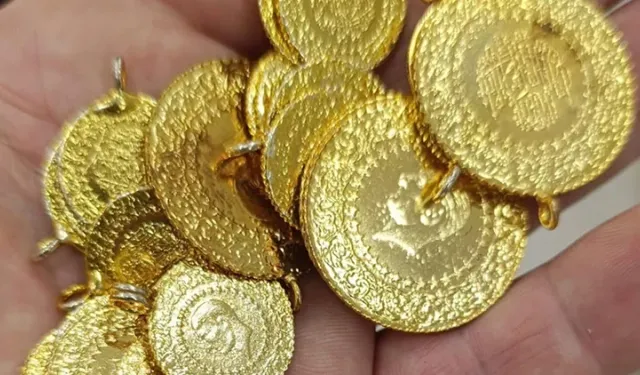 Muhtarlığa bağışlanan kıyafetten 23 altın ile 6 bin 500 lira çıktı!