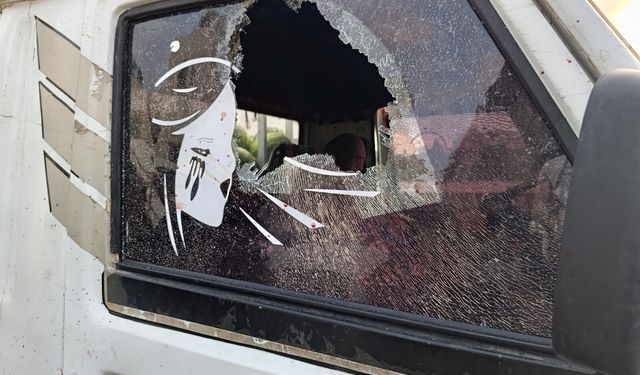 Ucuz karpuz satan rakip esnafın kamyonetinin camlarını kırdı