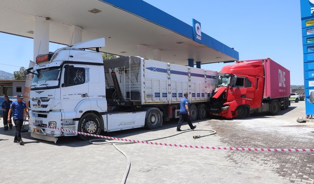 Şoförünü arı sokan TIR, akaryakıt istasyonuna daldı: Faciadan dönüldü