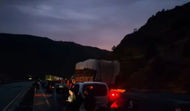 Sivas-Giresun yolunda heyelan