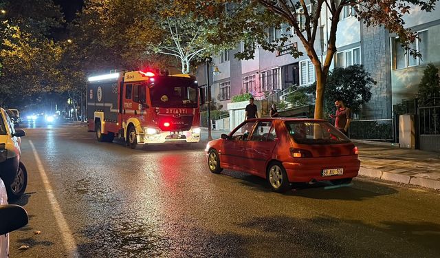 Arızalanan otomobilini yolun ortasında bırakan alkollü sürücü, kaldırımda uyudu!