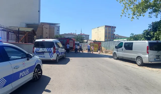 Sultanbeyli'de çalışma sırasında işçiler çatının altında kaldı: 1'i ağır 2 yaralı
