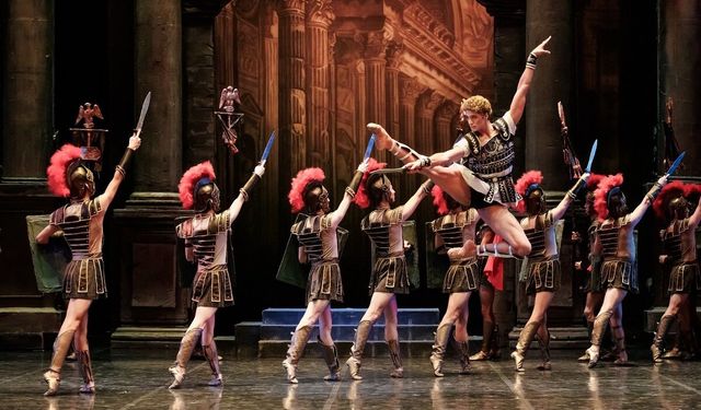 Aspendos Festival Perdesi 33'üncü kez açılıyor