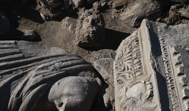 Antalya'da 'sağlık tanrısı' heykeli bulundu