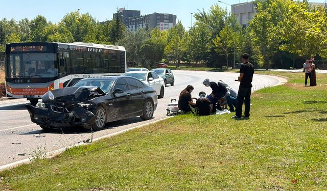 Kaza ihbarına giden polis aracına otomobil çarptı: 1’i polis 6 yaralı