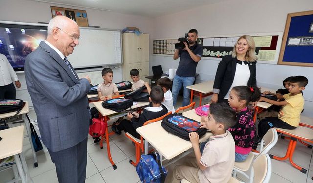 Yenimahalle Belediyesi’nden öğrencilere kırtasiye desteği