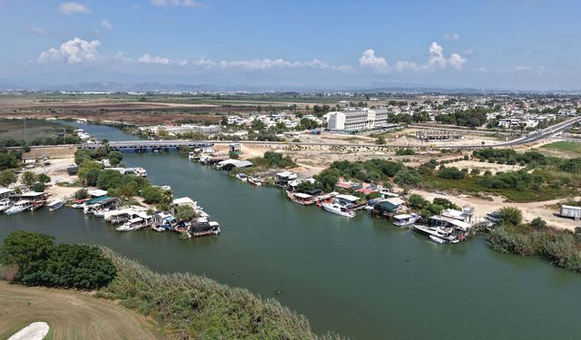 Antalya'nın doğal güzelliği Köprüçay'ın kıyıları kaçak yapılarla işgal edildi!