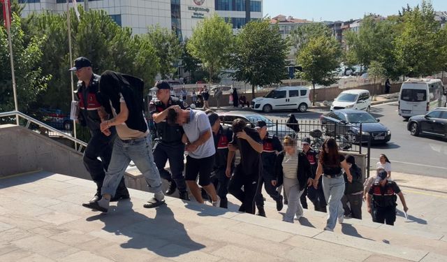 Ormana götürdükleri kişiye kadın kıyafeti giydirip videosunu çektiler: 6 gözaltı