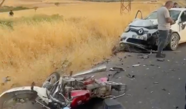 Otomobille çarpışan motosikletteki 2 kişi öldü