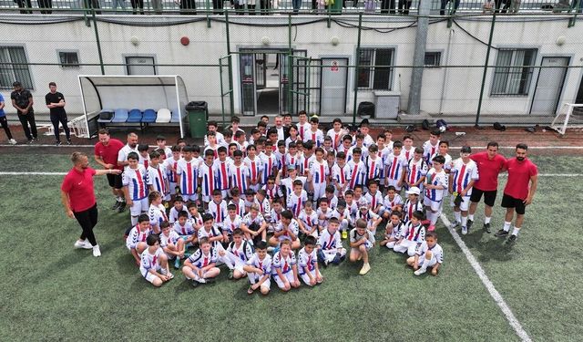 Sincan Belediyespor Yaz Futbol Okulu’nda genç yetenekler sahada