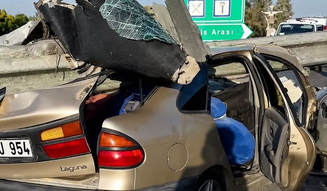 Şanlıurfa'da feci kaza: Takla atan otomobil, çelik bariyerlere çarptı