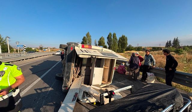 Tarım işçilerini taşıyan minibüs devrildi: 2'si ağır 14 yaralı