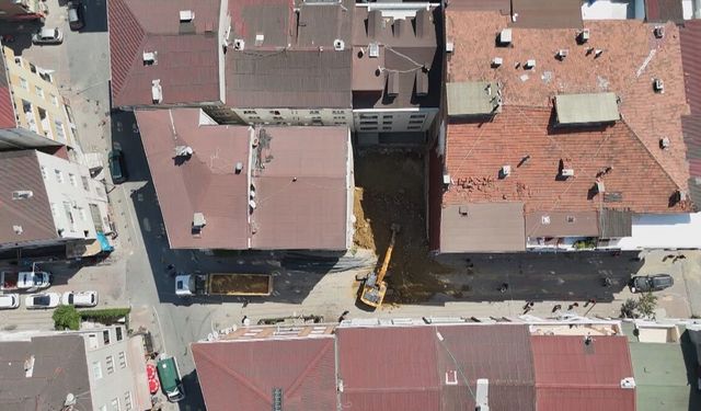 Temel kazısı sırasında 2 bina tahliye edildi