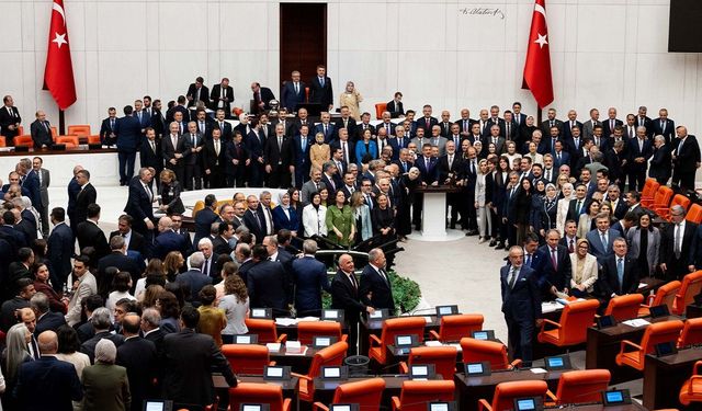 ‘Süreç yasası’ partilerin röntgenini çekti: Yeni Parti’de büyük çatlak!