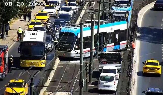 İstanbul'da tramvay raydan çıktı!