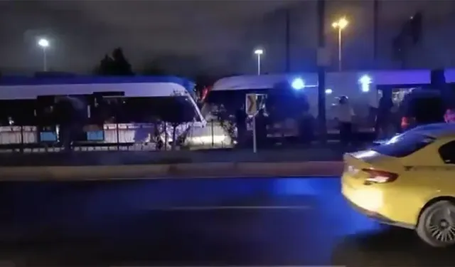 Zeytinburnu'nda iki tramvay çarpıştı