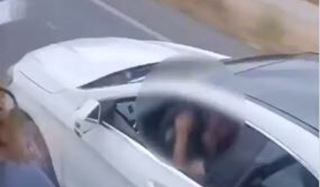 İzmir’de otoyolda korku dolu anlar: Tur yolcularını araçlarıyla sıkıştırıp takip ettiler