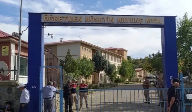 Öğrencinin kafası asansöre sıkıştı