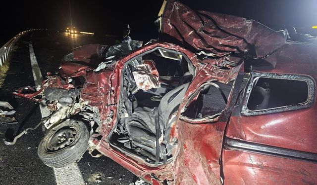 Aydın'da TIR ile hafif ticari araç çarpıştı: 3 ölü