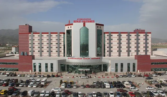 Afyonkarahisar Devlet Hastanesi'ne operasyon: Doktorlar dahil 15 gözaltı