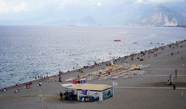 Antalya'da deniz suyu havadan sıcak