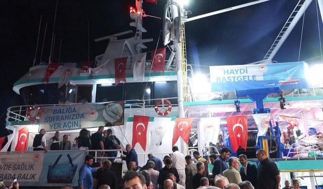Sofrada yer açın! İstanbul'da balıkçılar ‘Vira Bismillah’ diyerek denize açıldı