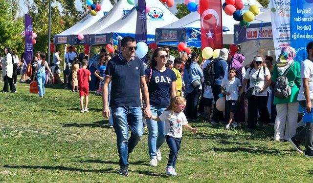 Ankara’da çocukların okul heyecanı şenlikle taçlandı