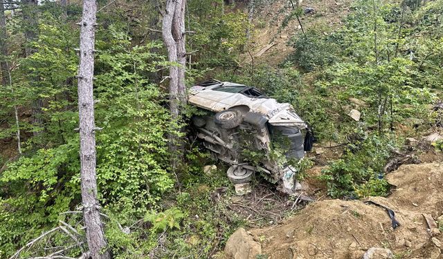 İşçileri taşıyan minibüs 40 metre yuvarlandı: 1 ölü, 1'i ağır 4 yaralı