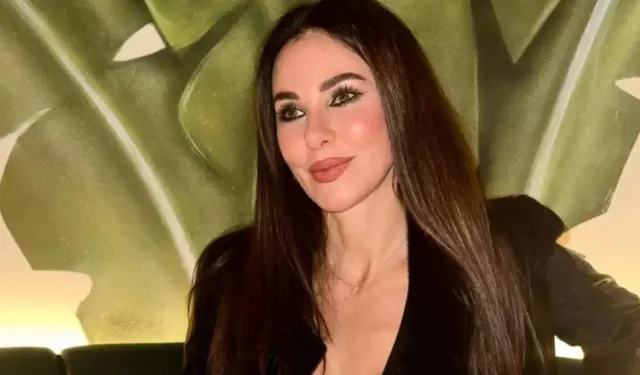 54 yaşındaki Defne Samyeli'den bikinili pozlar