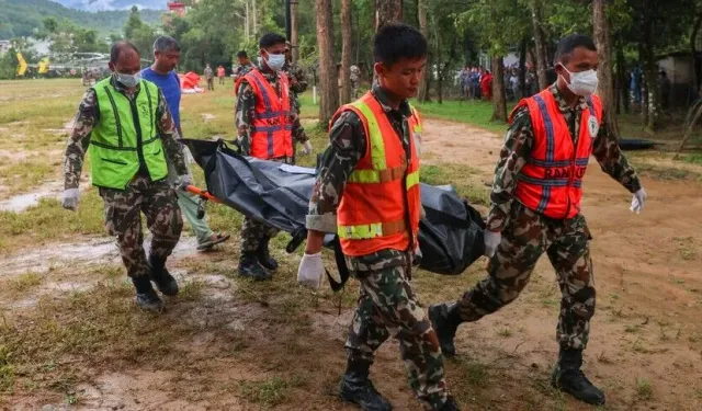 Nepal'deki sel felaketinde hayatını kaybedenlerin sayısı 1403'e yükseldi