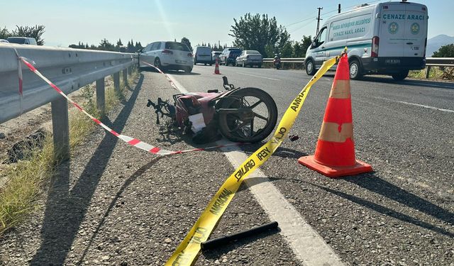 Manisa'da otomobil motosiklete çarptı: 1 ölü, 1’i bebek 3 yaralı