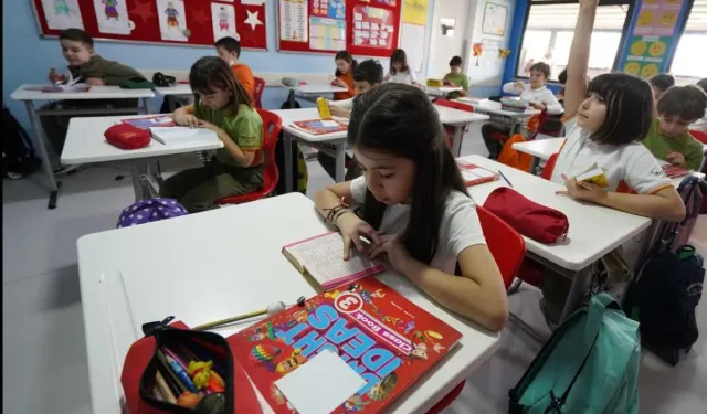 Yeni eğitim öğretim yılının ilk ders zili çaldı: 17 milyon öğrenci ders başı yaptı