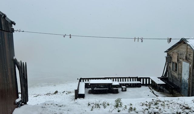 Rize'nin Kavlon Yaylası'na kar yağdı