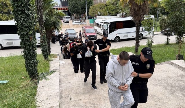 ‘Sokaklar Güvende’ operasyonunda gözaltına alınan 53 şüpheliden 21’i adliyede!
