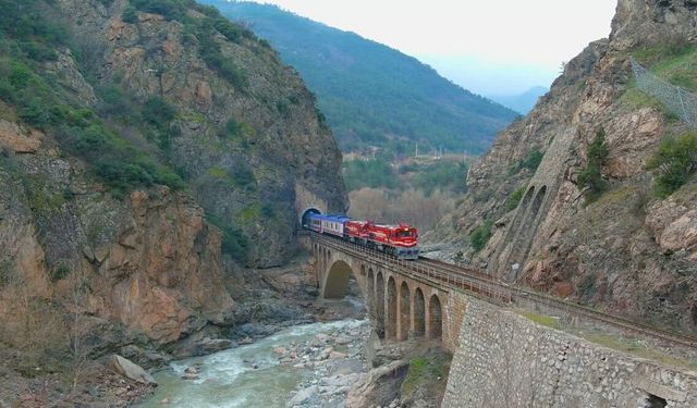 Turistik Karaelmas Ekspresi yeniden raylara iniyor