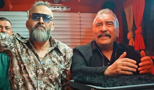 Ümit Besen, konserine nostaljik minibüsle gitti