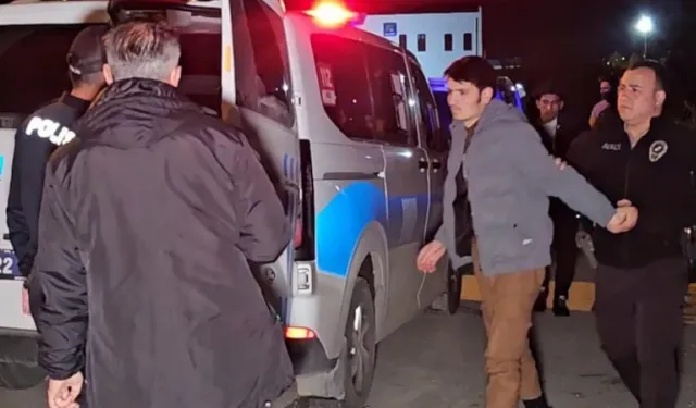 Edirne'de çalıntı araçtan 7 kaçak göçmen çıktı
