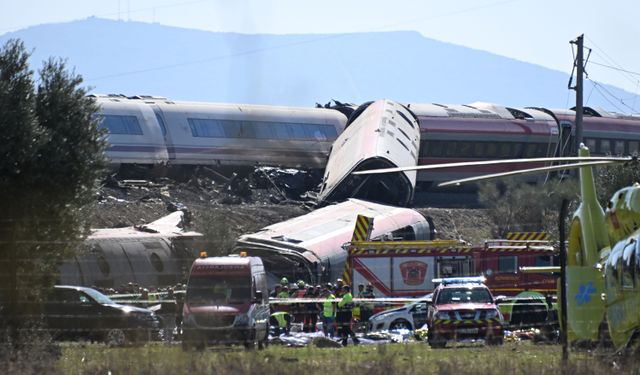 İspanya'da 68 kişinin öldüğü tren kazası sonrası 3 günlük ulusal yas ilan edildi
